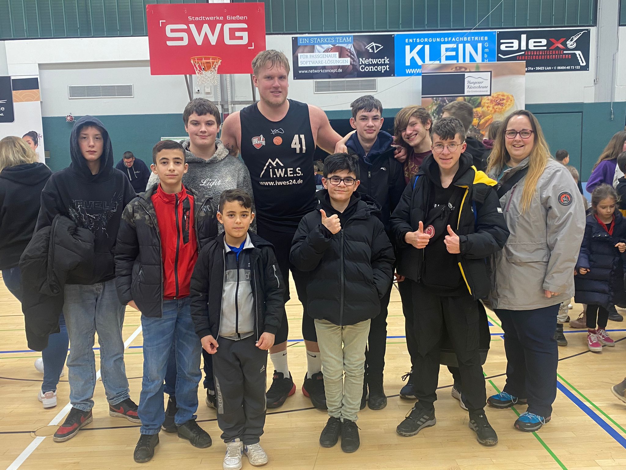 Basketball-AG der Johannes-Vatter-Schule zu Besuch bei Heimspiel der ERSTEN