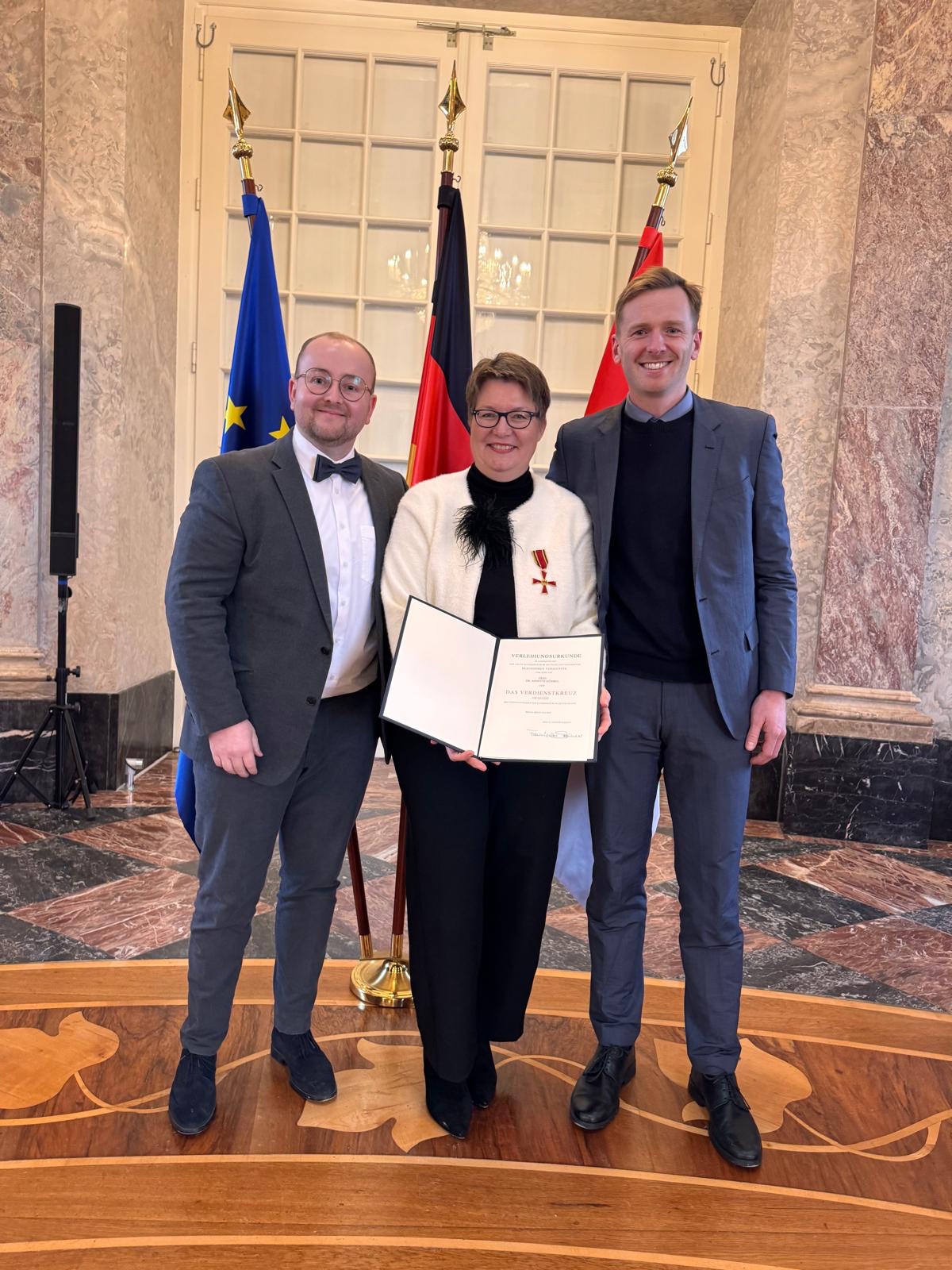 Lich Basketball gratuliert seiner Vorsitzenden Dr. Annette Gümbel zum Erhalt des Bundesverdienstkreuzes